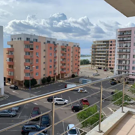 Markos Mamaia